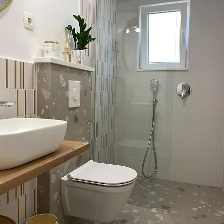 Niko, Near Beach, Free Parking, Wi-fi Apartamento Tučepi