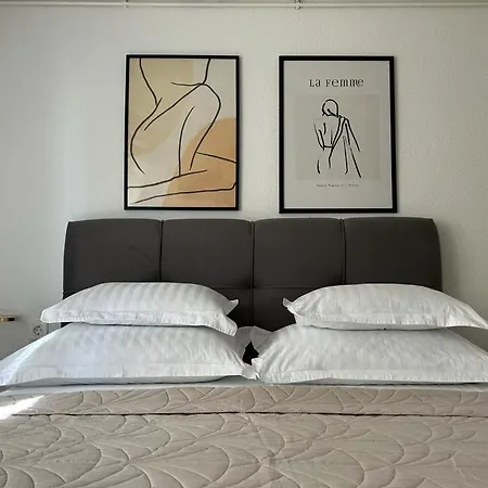 Niko, Near Beach, Free Parking, Wi-fi * Tučepi