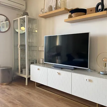 Niko, Near Beach, Free Parking, Wi-fi Tucepi