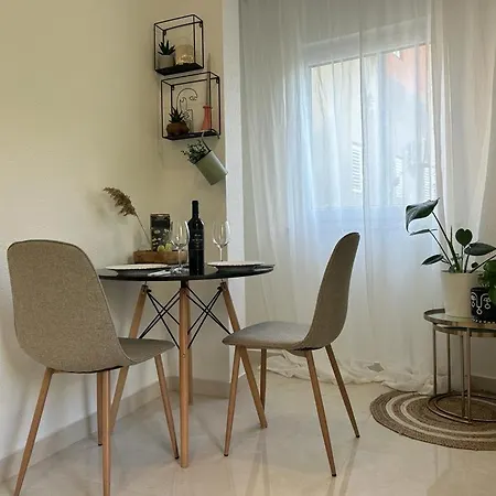 Apartment Niko, Near Beach, Free Parking, Wi-fi *